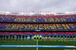 高水平的足球比赛吸引众多观众