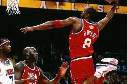 经典篮球对抗，球员尽展绝技