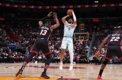 湖人主场不敌马刺，状态低迷的简单介绍