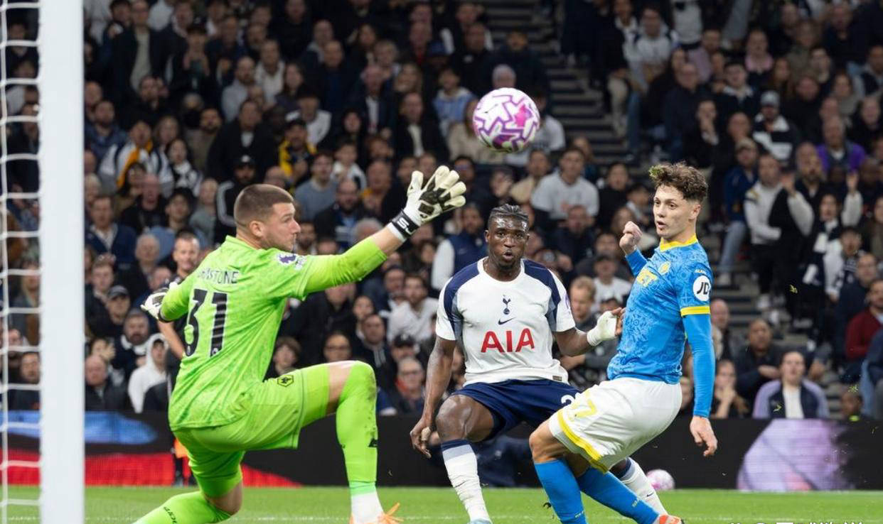 关于热刺客场不敌狼队战术遭遇阻碍的信息