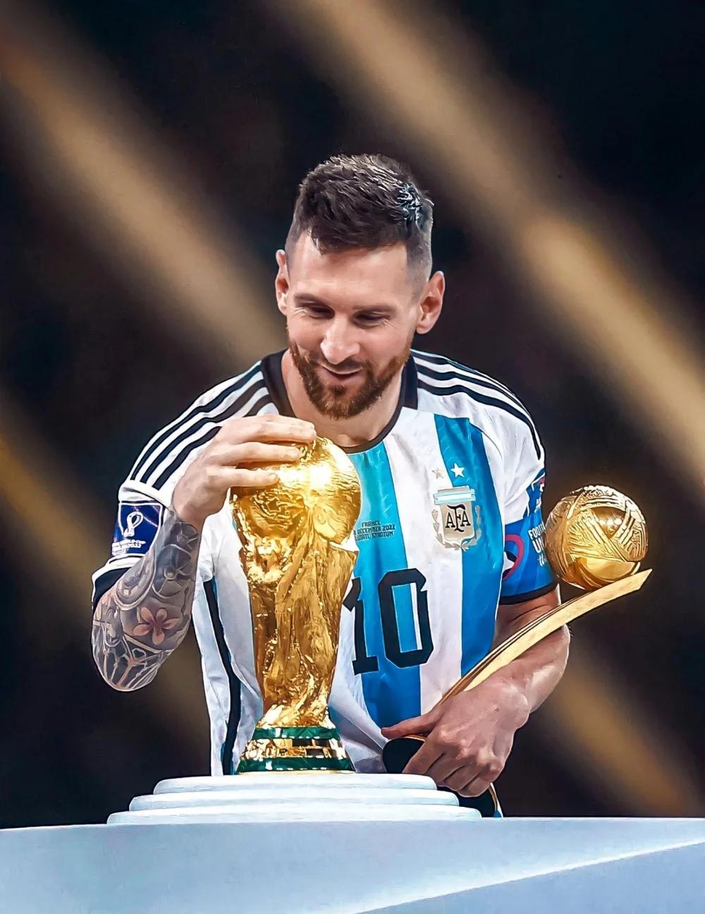 足球明星赛：梅西率队晋级半决赛