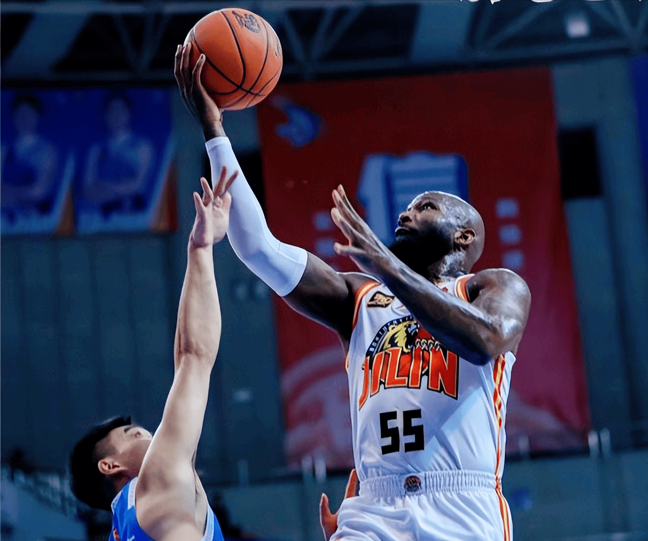 贵州男篮在主场力克福建队，取得胜利