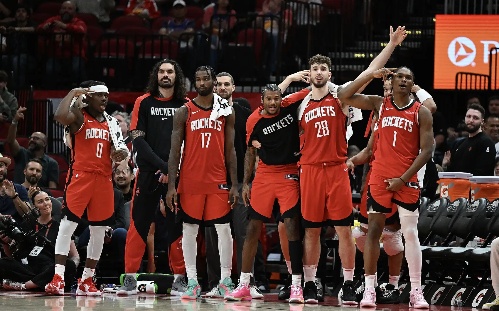 纽约尼克斯队新秀表现抢眼，帮助球队取得本赛季首场胜利的简单介绍