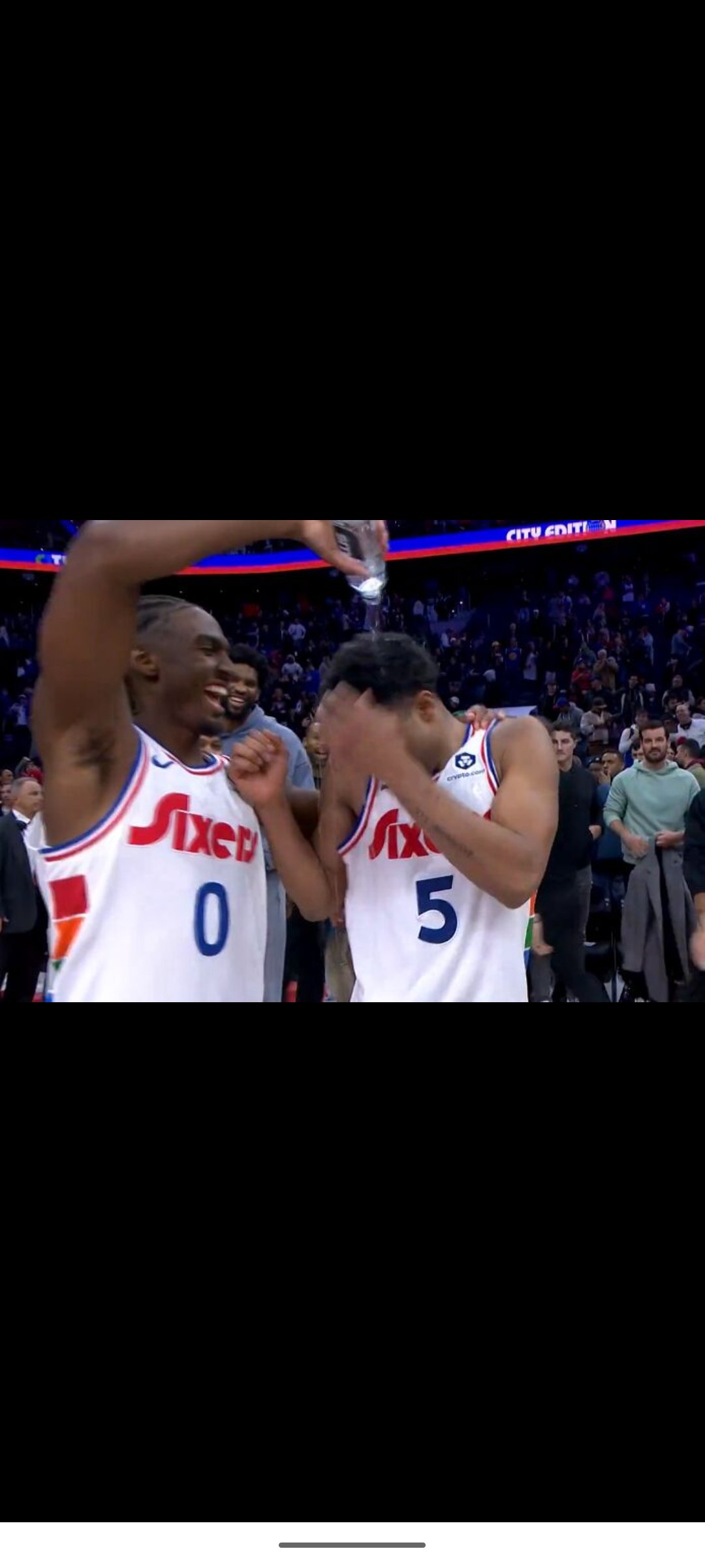 勇士再战76人，主场取得胜利