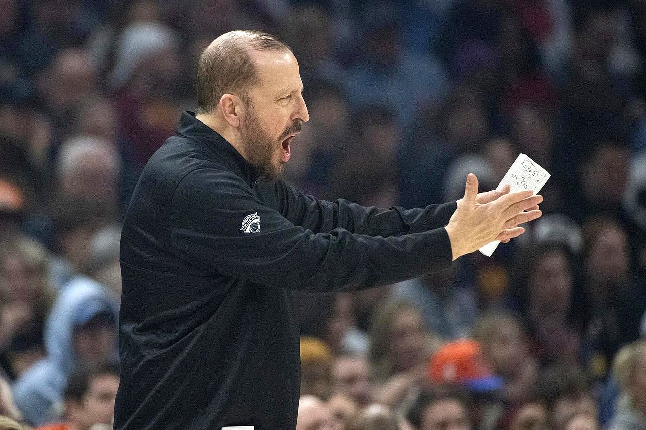 关于尼克斯主场大胜黄蜂,止住连败的信息 关于尼克斯主场大胜黄蜂,止住连败的信息