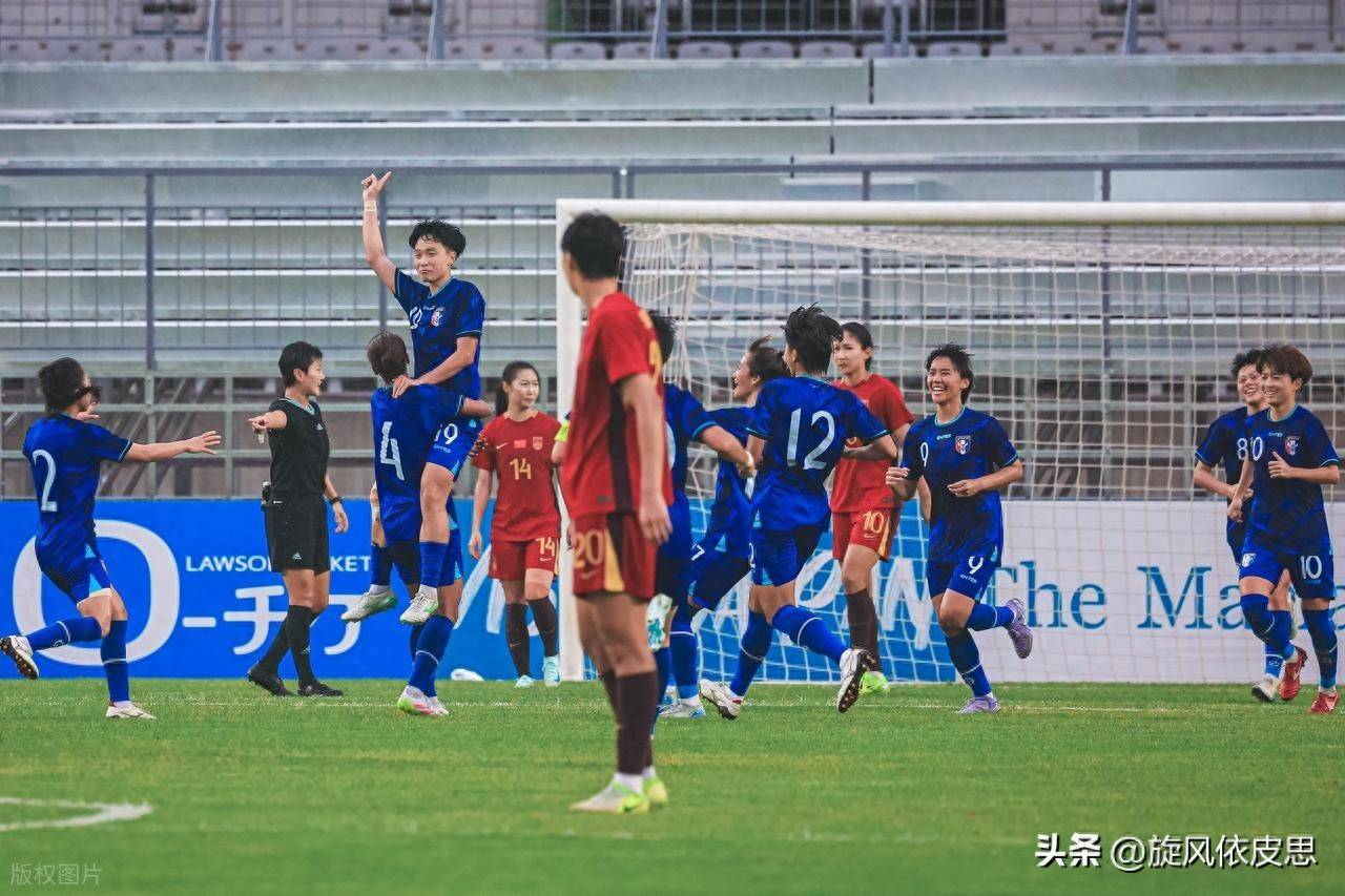 比赛中球员们拼尽全力，为球队争取胜利