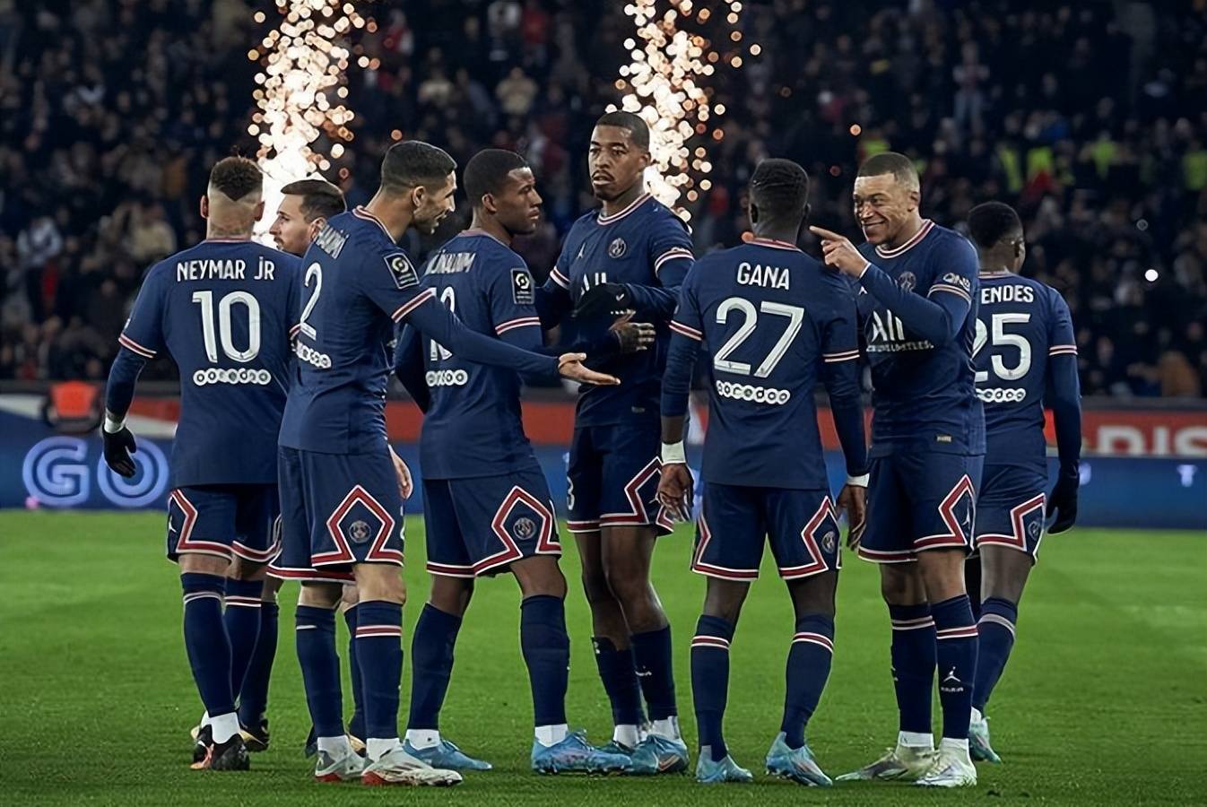 法国足球职业联赛竞争激烈，场面火爆