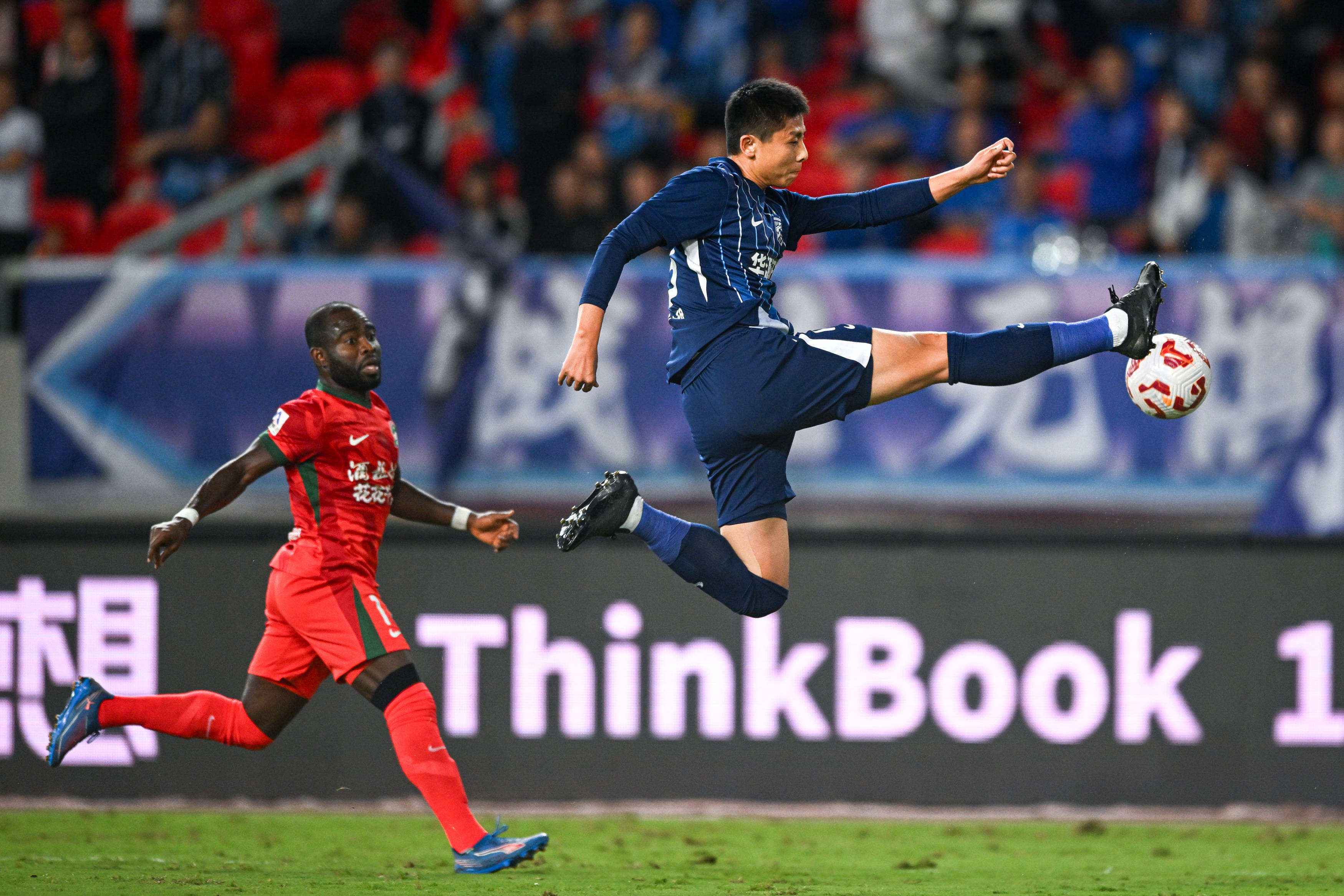 中超球队投入新赛季准备，连续备战比赛