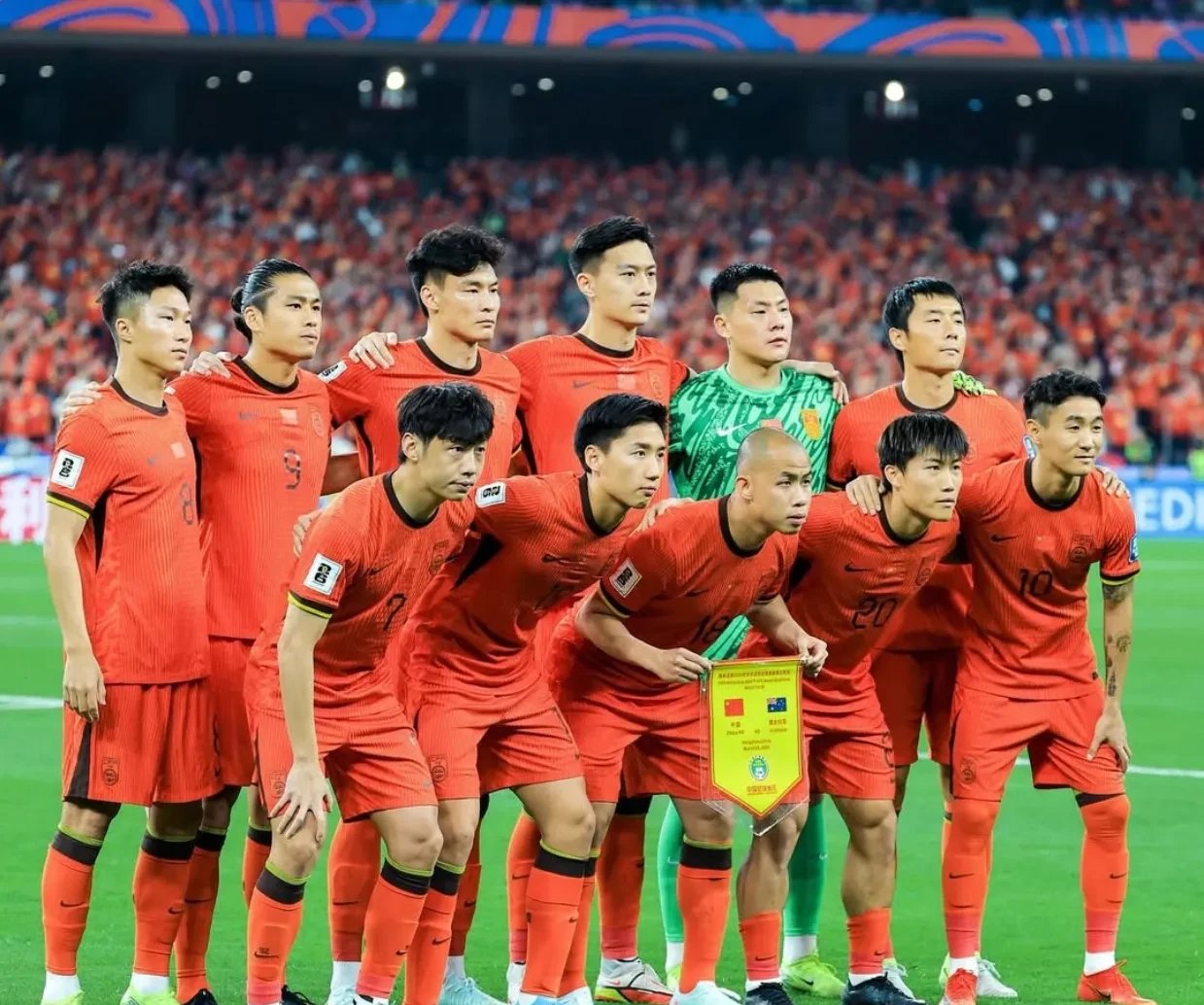 包含本土足球联赛球员大放异彩，球队斗志昂扬的词条