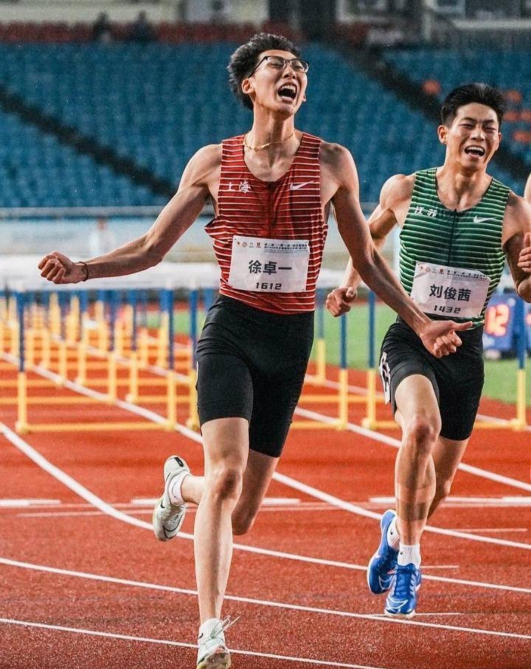 包含激动人心！决胜一刻，选手展现拼搏精神的词条