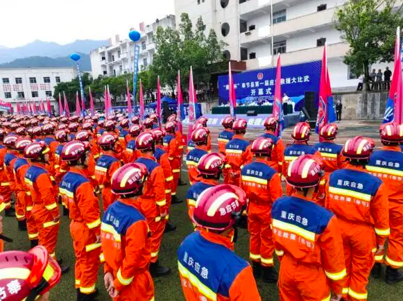 队员们在场上奋勇争先,力争一流成绩 队员们在场上奋勇争先,力争一流成绩