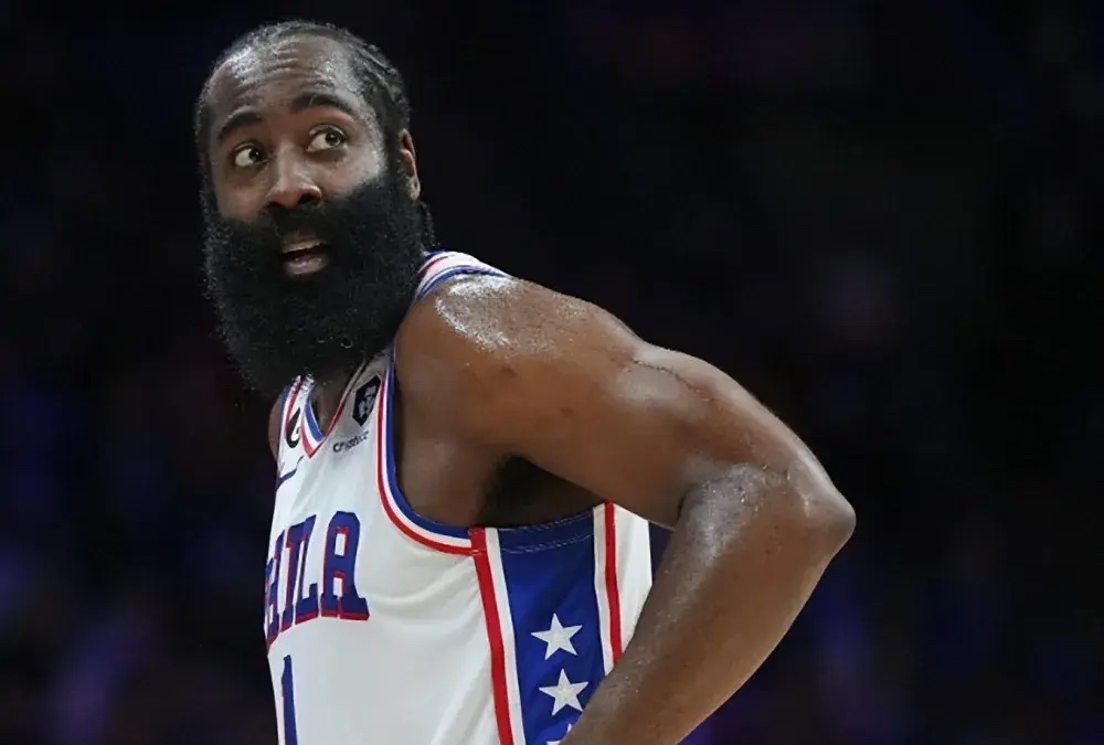 关于火箭受困伤病：哈登被迫担起进攻大旗的信息