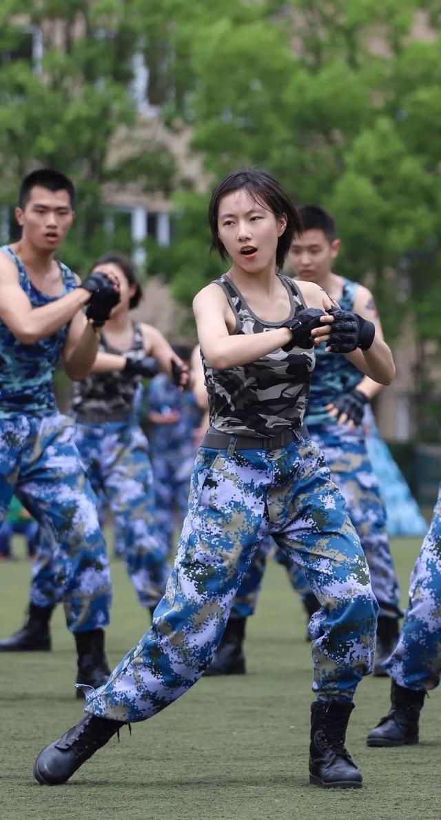 英勇无畏!绿茵场上的决胜之战 英勇无畏!绿茵场上的决胜之战