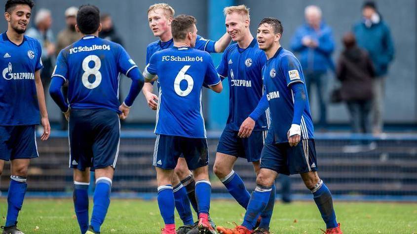 沙尔克在客场击败对手，逆转颓势