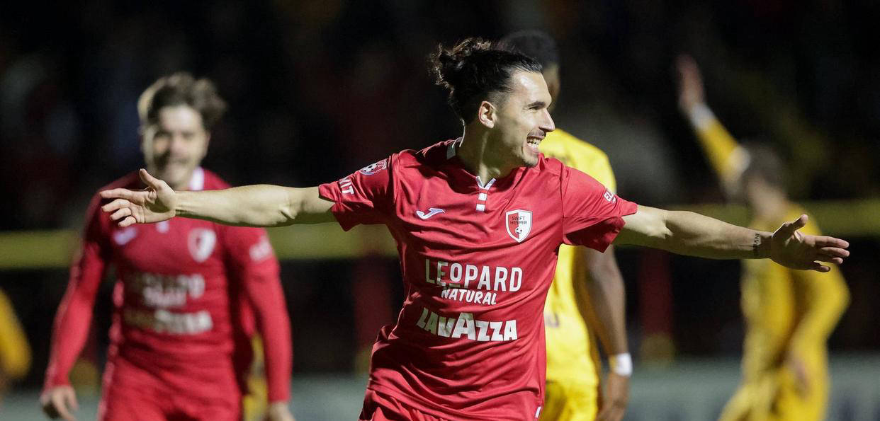 斯图加特队长领衔取得对斯图加特后的首场胜利的简单介绍