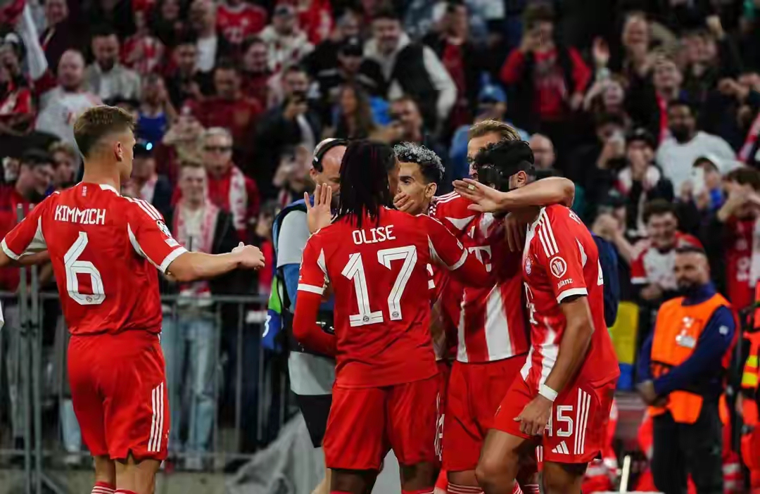 哈维梅开二度，拜仁全胜晋级欧冠八强的简单介绍