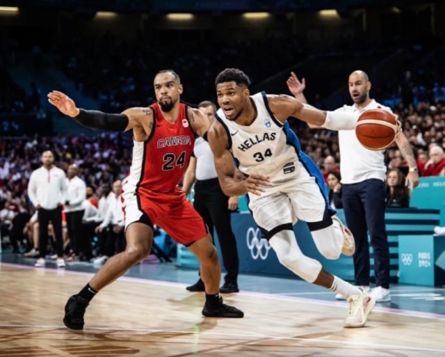 加拿大男篮赢得关键胜利